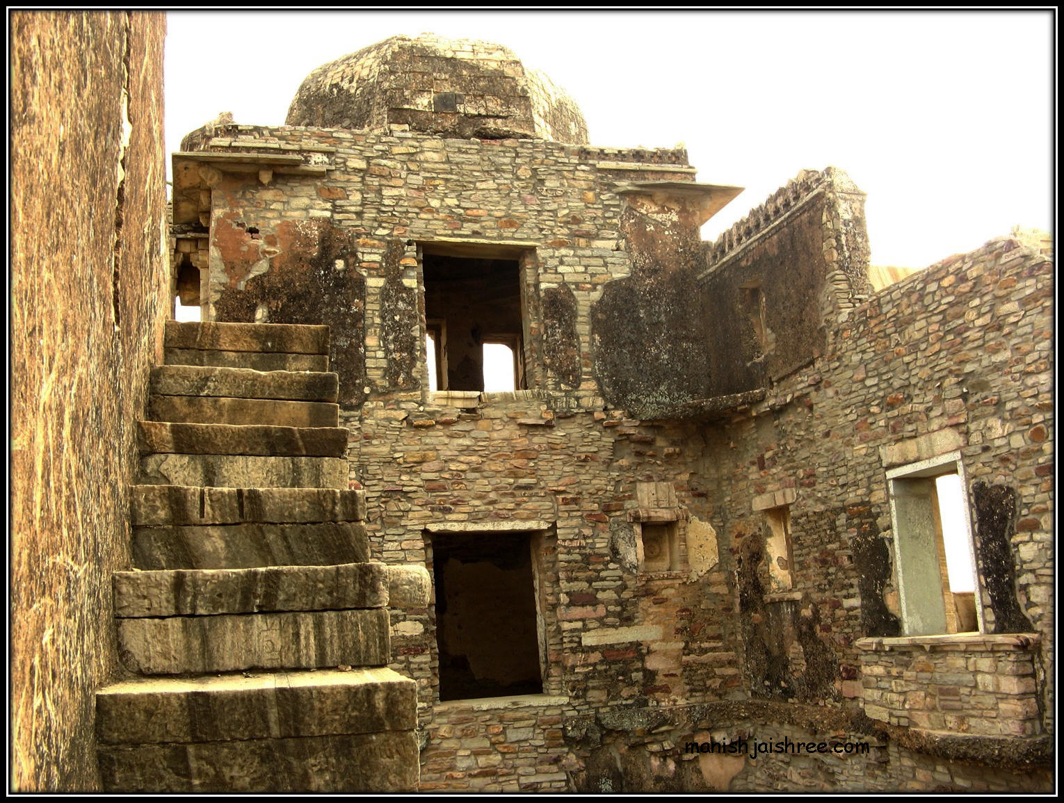 Impressive ruins of Kumbha Mahal