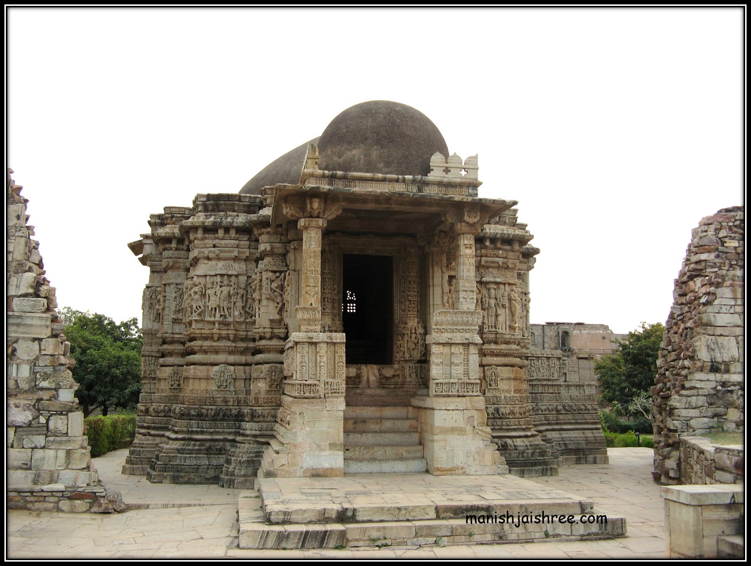 Shringa Chauri- A Jain temple; Banveer built a massive wall around it.